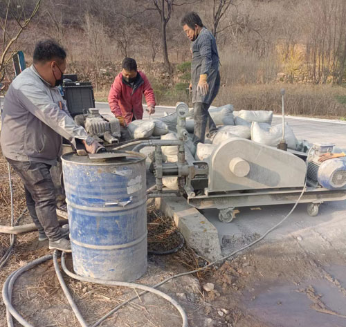 玉龙路面下沉注浆